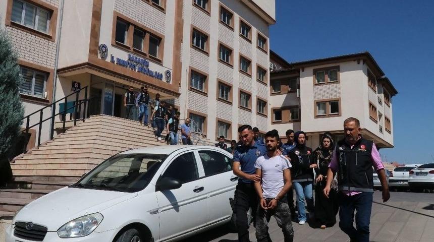 Ka&ccedil;an Otomobilden Uyuşturucu Ele Ge&ccedil;irildi