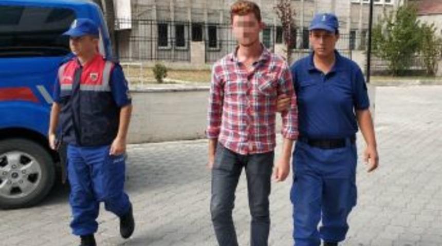 Kavgada Sopayla Vurduğu Kişinin Kafasını Kırdı