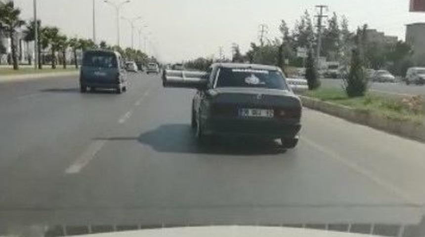 Boru Taşıyan Otomobil Trafiği Tehlikeye D&uuml;ş&uuml;rd&uuml;