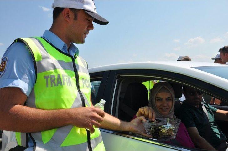 Sürücülere Çikolata Çocuklara Hediye G5