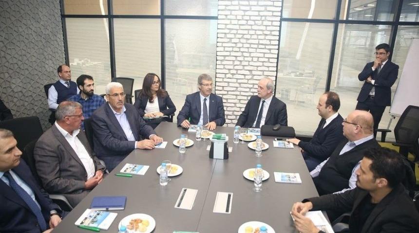 Ag&uuml; &Ouml;ğretim &Uuml;yeleri Kayseri Şeker Fabrikası&rsquo;nın Ar-ge Merkezini İnceledi