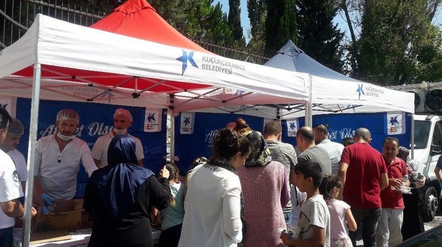 Küçükçekmece’deki Kabristanlara Ziyaretçi Akını