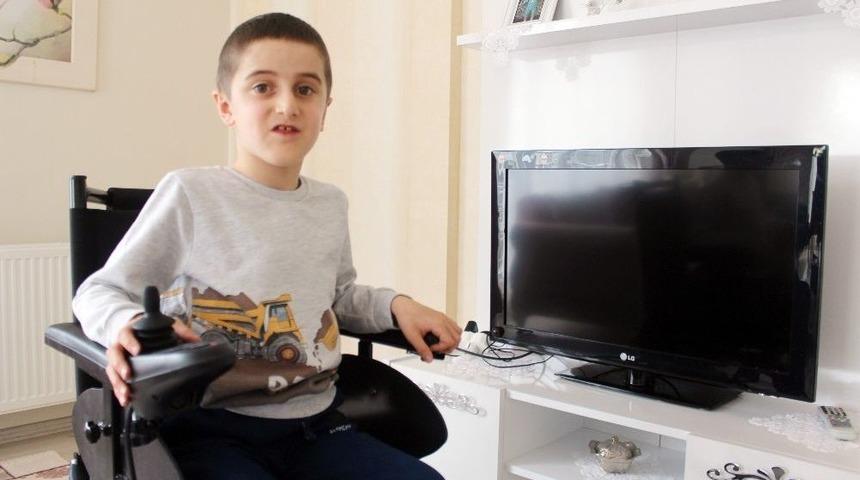 Kas Hastası K&uuml;&ccedil;&uuml;k Ali, Tedavi Olmazsa En Fazla 20 Yaşına Kadar Yaşayabilecek