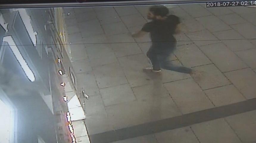 G&ouml;zlerini Kuyumcuda A&ccedil;tı