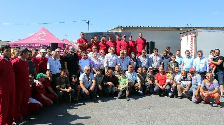 Beylikd&uuml;z&uuml;&rsquo;nde En Temiz Kurbanlık &Ccedil;adırı &Ouml;d&uuml;llendirildi