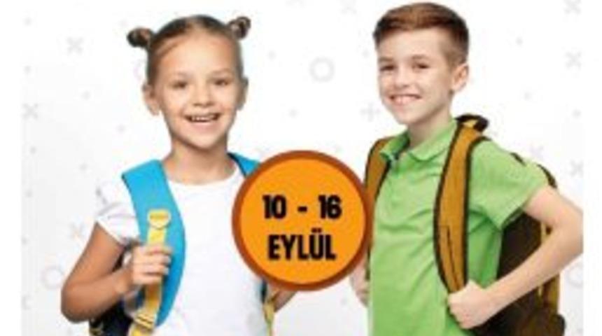 Çocuklara Okul Çantaları Alışveriş Merkezinden