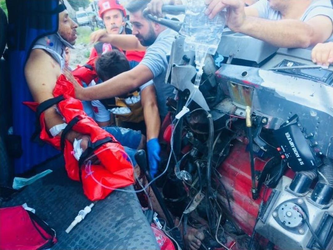 Sıkıştığı Yerden S&uuml;r&uuml;c&uuml;y&uuml; İtfaiye &Ccedil;ıkardı