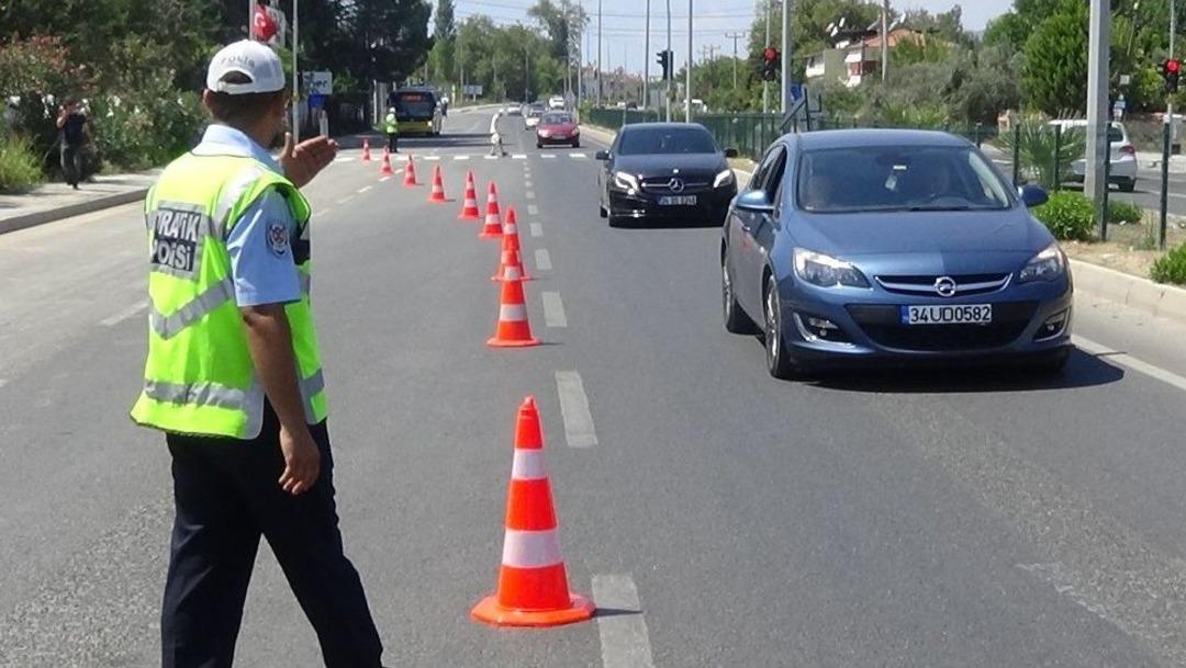 Bakan Yardımcısı İnce&rsquo;den &Ccedil;ocuklara Kırmızı D&uuml;d&uuml;k