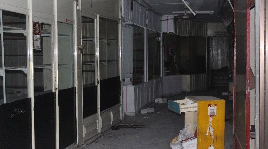 Yıkılma Tehlikesi Nedeniyle M&uuml;h&uuml;rlenen Halep &Ccedil;arşısı&rsquo;na Hırsızlar Dadandı