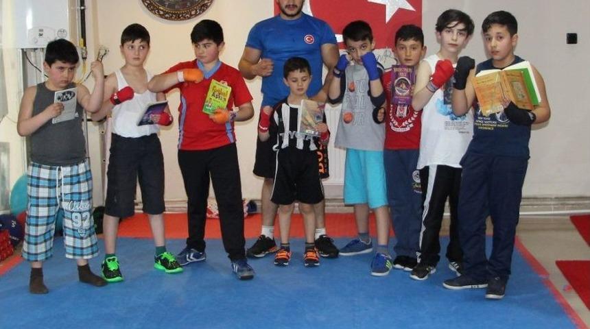 Hem Kitap Okuyorlar Hem Spor Yapıyorlar