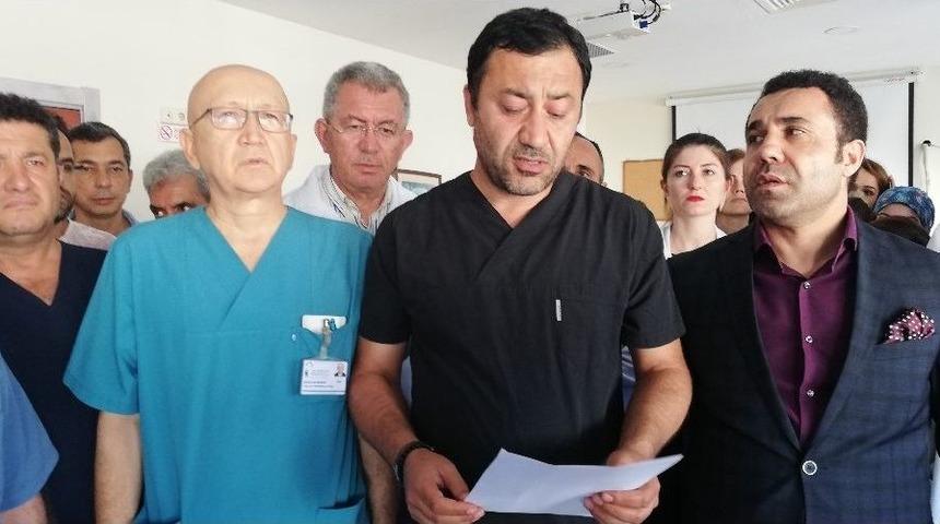 Hasta Yakınları Sağlık &Ccedil;alışanına Tekme Tokat Saldırdı