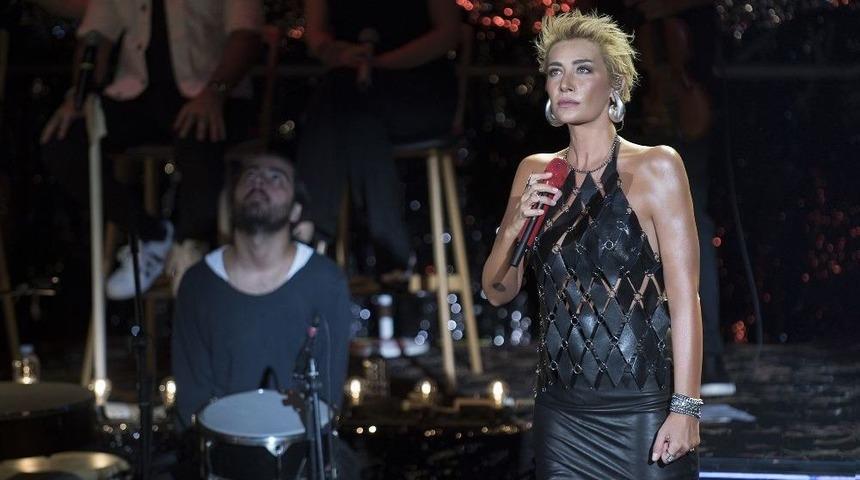 Sıla&rsquo;dan G&uuml;ld&uuml;ren Beyaz Atlı Prens G&ouml;ndermesi: &ldquo;panik Yok. Hala Bekarım&rdquo;