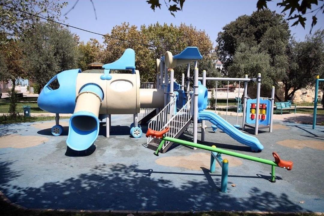 Karaman Mahallesi&rsquo;nde Parklar Yenileniyor