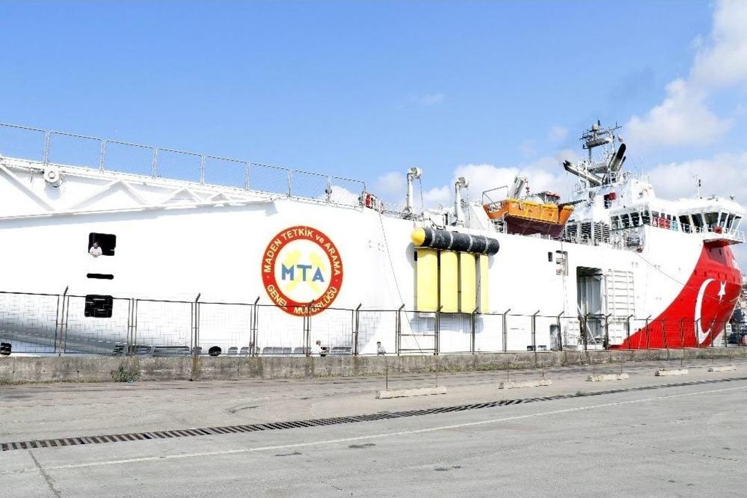 Enerji Bakanı Fatih D&ouml;nmez, Oru&ccedil; Reis Gemisi&rsquo;ni Ziyaret Etti