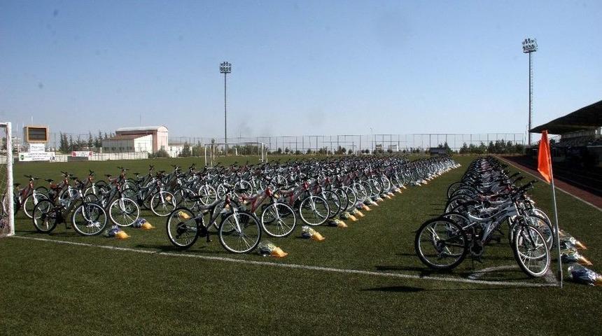 Kilis&rsquo;te &Ccedil;ocuklar Bayrama Bisiklet Sevinciyle Giriyor