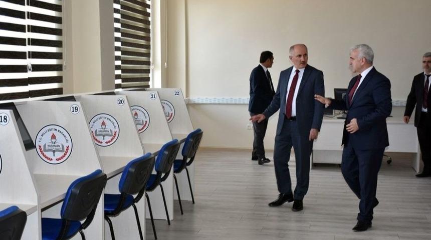 Vali Meral, A&ccedil;ılışı Yapılan E-sınav Salonunu Gezdi