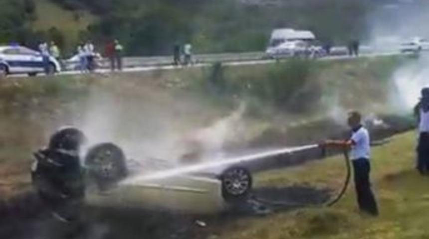 Samsun’da Seyir Halindeyken Yanmaya Başlayan Otomobil Takla Attı: 4 Yaralı