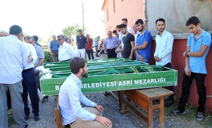 Denizde Boğulan Kardeşler Ve Kuzenine Gözyaşı G1