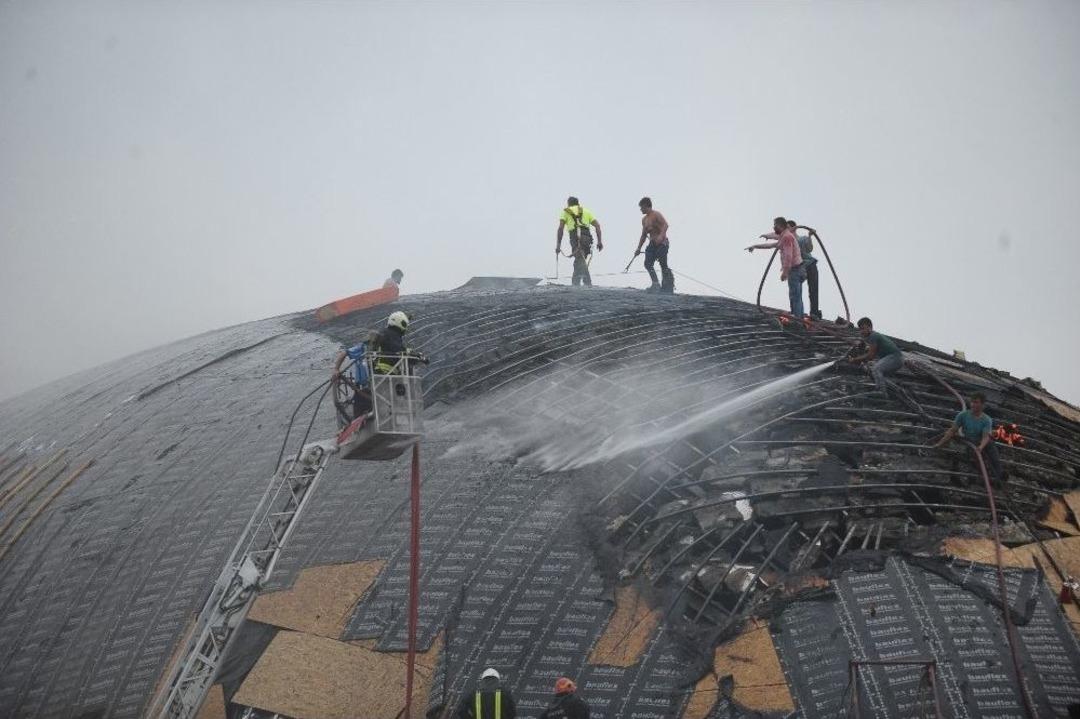 Avrupa&rsquo;nın En İyisi Uzay Temalı Merkezinde Korkutan Yangın
