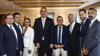 Çeşmeli Turizmcilerden ’uber Ve Wikipedia Açılsın’ Talebi