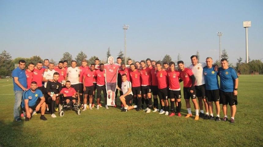 Eskişehirsporlu Oyuncular Antrenman Öncesi Ediz’i Andı