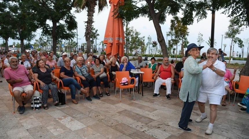 Konyaaltı Emekli Kahvesi&rsquo;nde Nostalji Esintisi