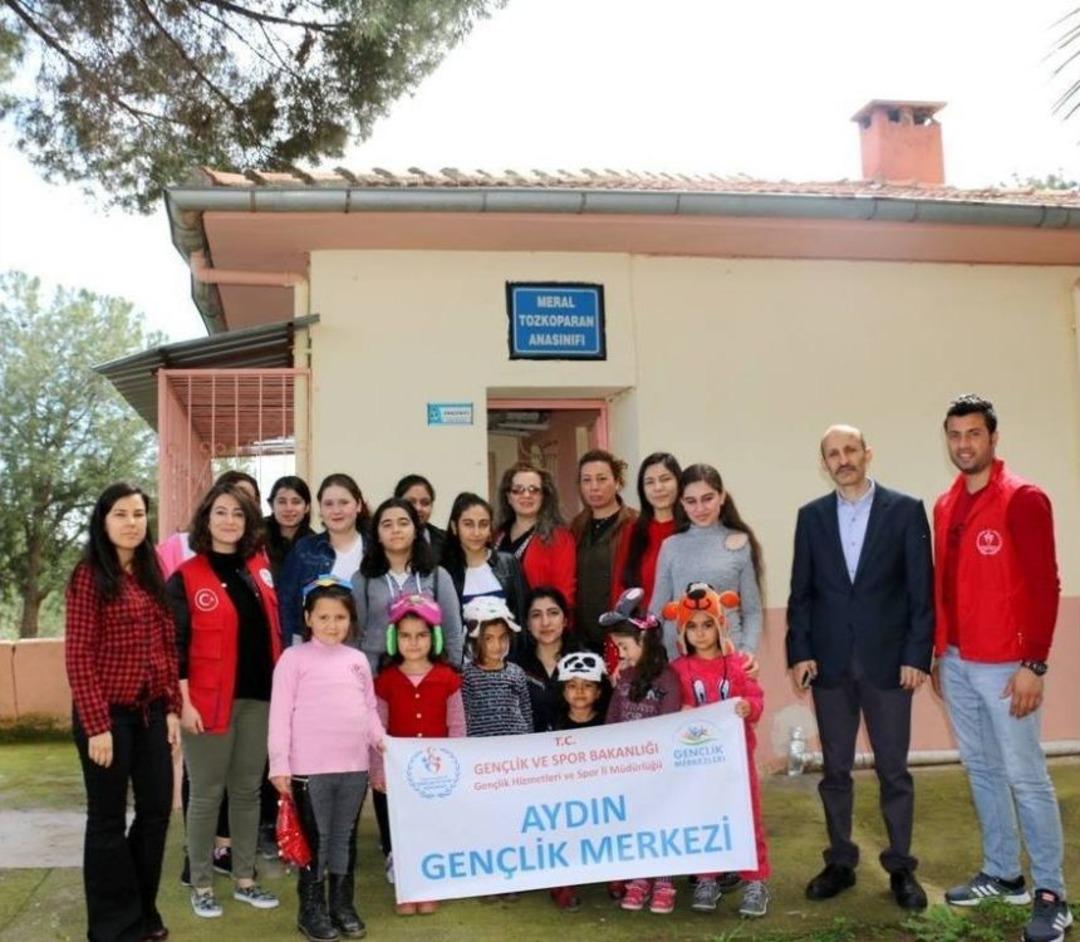 Gen&ccedil;lik Merkezinden &lsquo;oyuncak Kardeşliği&rsquo; Projesi