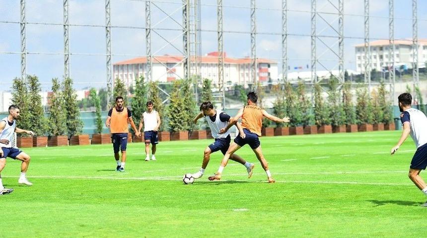 Medipol Başakşehir, &Ccedil;alışmalarına Devam Ediyor