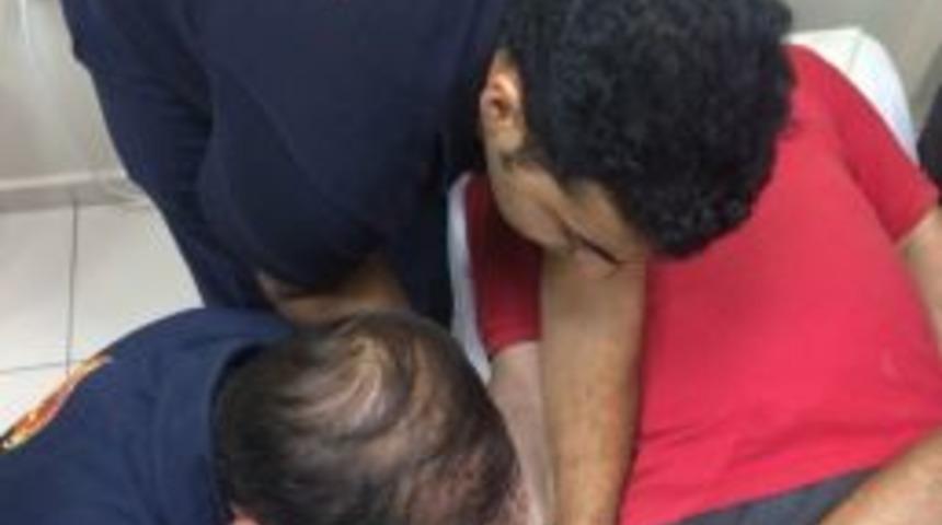 İtfaiyeden Parmakta Sıkışan Y&uuml;z&uuml;k &Ccedil;ıkarma Operasyonu