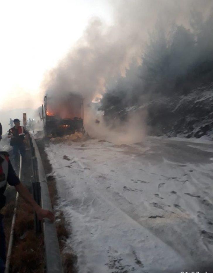 Mersin’de Yolcu Otobüsü Alev Alev Yandı G3