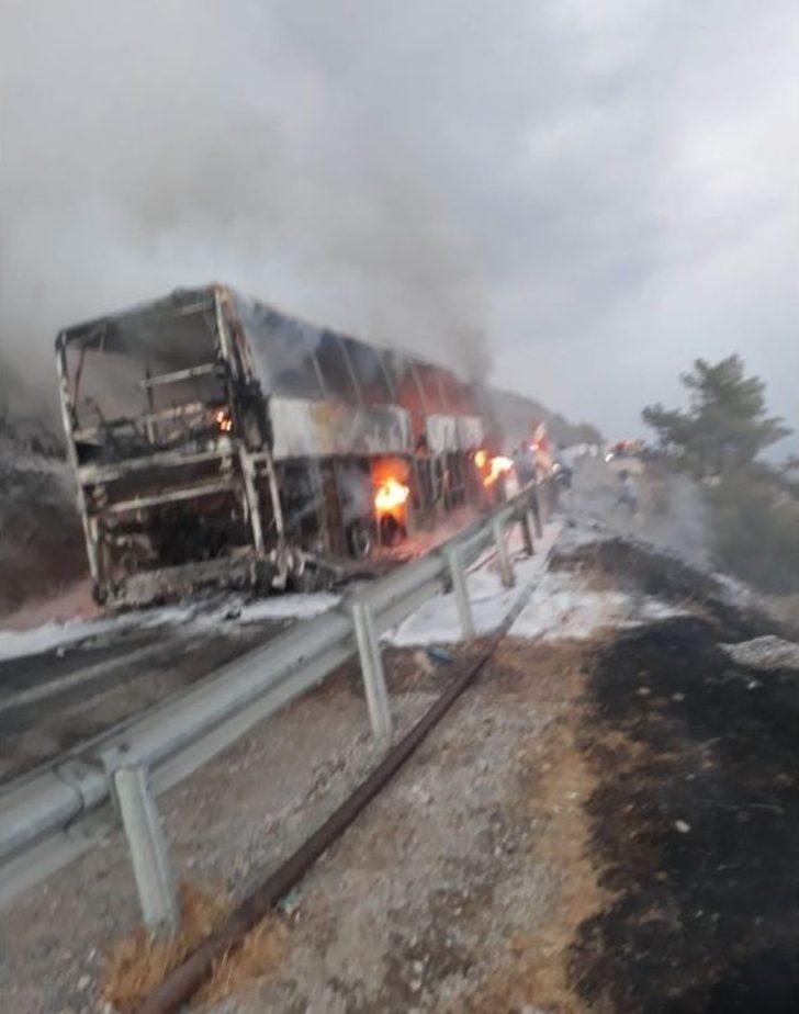 Mersin’de Yolcu Otobüsü Alev Alev Yandı G5