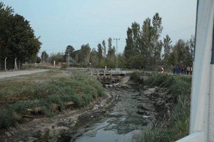 Kayıp Şahsın Cesedi Sulama Kanalında Bulundu G3