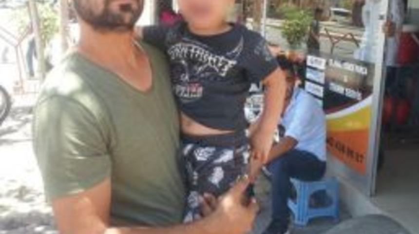 Bulduğu &Ccedil;ocuğu Biran Olsun Kucağından İndirmedi