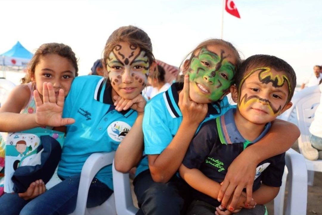 Aileleri Tarlada, &Ccedil;ocukları Bilim Ve Sanat Eğitiminde