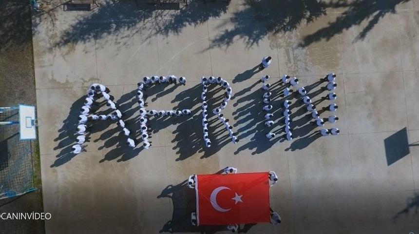 Bedenleriyle &rsquo;afrin&rsquo; Yazan &Ouml;ğrencilerden Mehmet&ccedil;iğe Destek