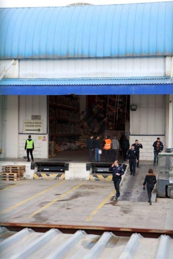 Tuzla Organize Sanayii Bölgesi’nde Bir Depodaki Raflar İşçilerin Üzerine Düştü: 4 İşçi Yaralı G5