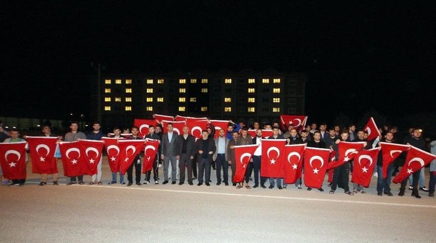 Yurtta Kalan &Uuml;niversitelilerden Zeytin Dalı Harekatına Oda Işıklarıyla Destek