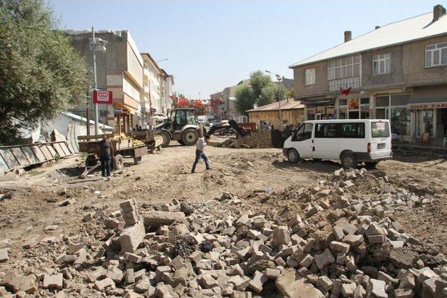 Malazgirt’te Üst Yapı Çalışmaları Tüm Hızıyla Devam Ediyor