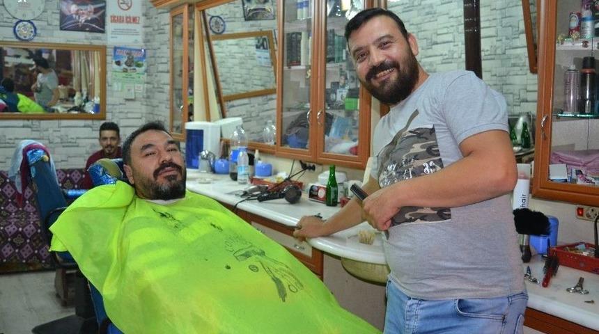 Afyonkarahisar’da Berber Ve Kuaförlerin Bayram Yoğunluğu