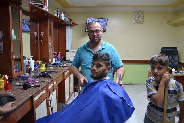 Afyonkarahisar’da Berber Ve Kuaförlerin Bayram Yoğunluğu