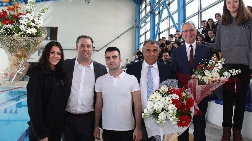 Buca’da Beden Dersleri Yüzme Havuzuna Taşındı