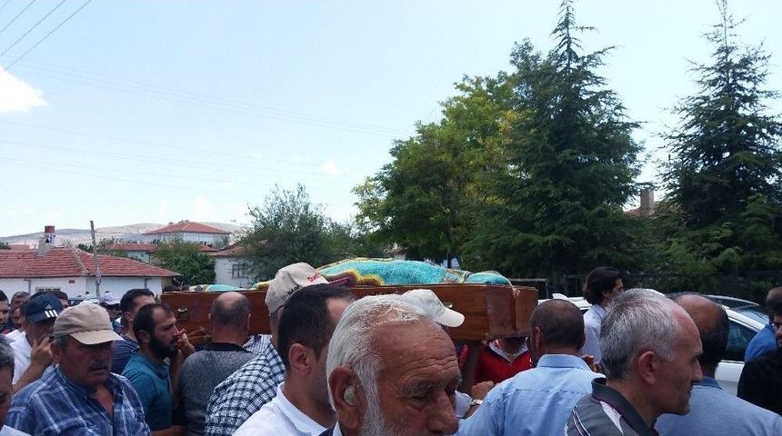 &Uuml;zerine Odunluğun &Ccedil;atısı &Ccedil;&ouml;ken Kadın Hayatını Kaybetti