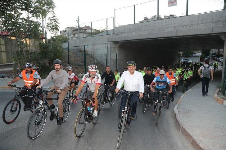 Makam Aracını Terk Eden Başkanlar Bisiklet Turunda Buluşuyor G2