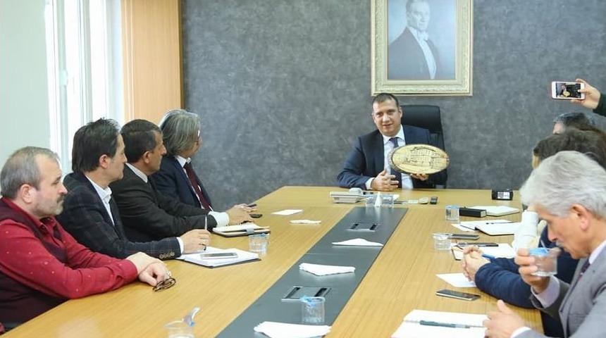 &Uuml;nye Sembol &Uuml;r&uuml;n&uuml;n&uuml; Arıyor