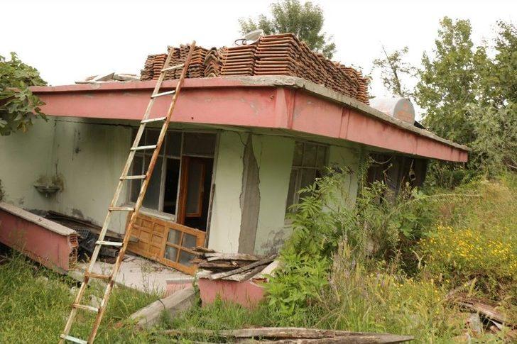Deprem Değil Heyelan Bu Hale Getirdi G2