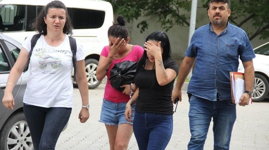 Gen&ccedil; Kız Kendisini Darp Eden Genci Sırtından Bı&ccedil;akladı