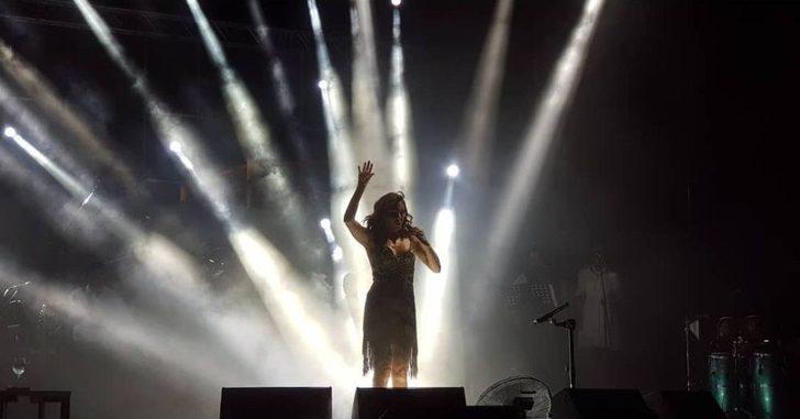 Funda Arar, Kuşadası’nda Hayranlarıyla Buluştu G2