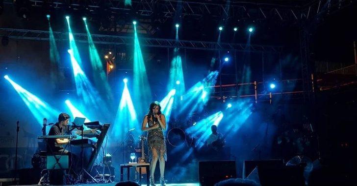 Funda Arar, Kuşadası’nda Hayranlarıyla Buluştu G5