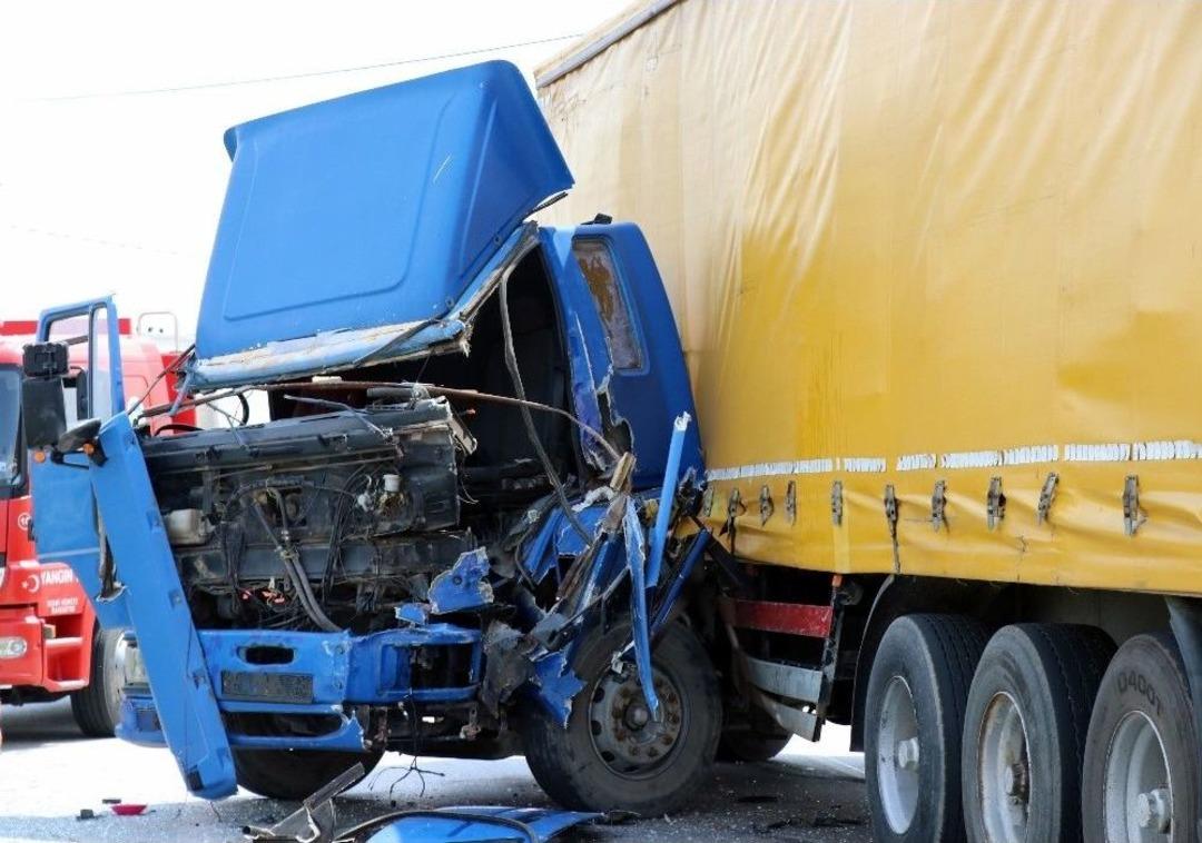 Sakarya&rsquo;da Can Pazarı: 1 &Ouml;l&uuml;, 17 Yaralı