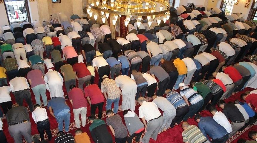 Anadolu’nun İlk Camisinde Bayram Namazı